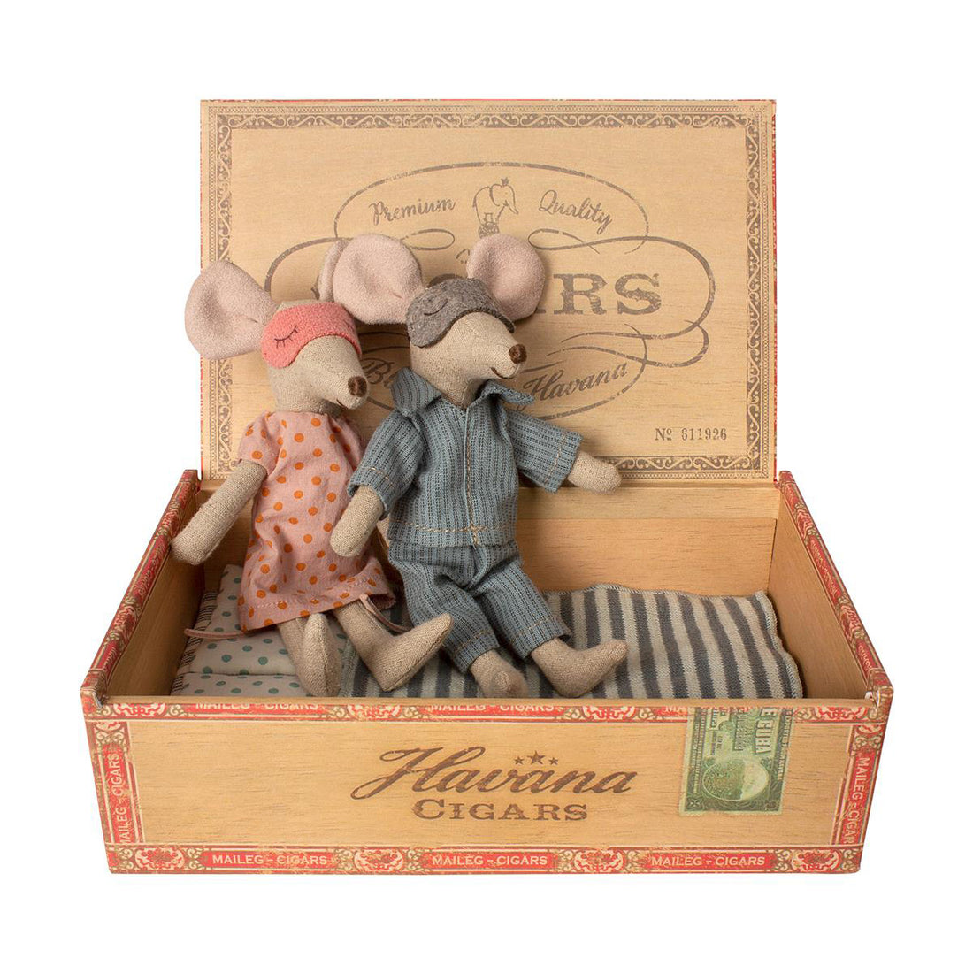 maileg-upstairs-&-downstairs-mum-and-dad-mice-display- (2)