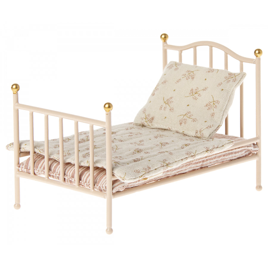 maileg-vintage-bed-mouse-rose-mail-11211800- (1)