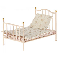 maileg-vintage-bed-mouse-rose-mail-11211800- (1)