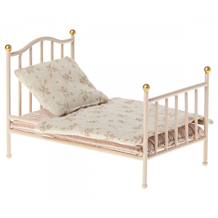 maileg-vintage-bed-mouse-rose-mail-11211800- (2)