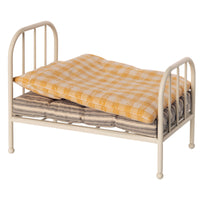 maileg-vintage-bed-teddy-junior-1