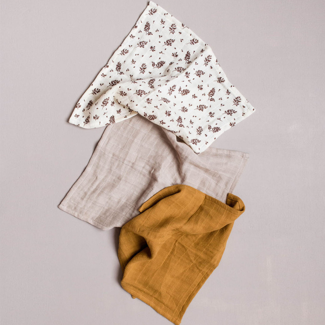 main-sauvage-3-pack-muslin-wipes-bay-leaves-ochre-sand-main-3pbay30- (3)
