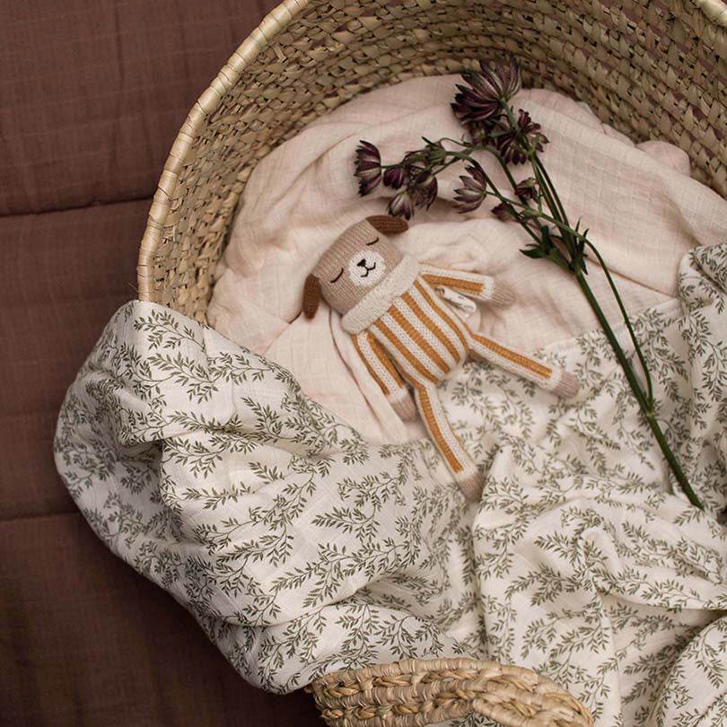 main-sauvage-muslin-swaddle-blanket-bay-leaves-main-swbay110- (4)