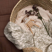 main-sauvage-muslin-swaddle-blanket-bay-leaves-main-swbay110- (4)