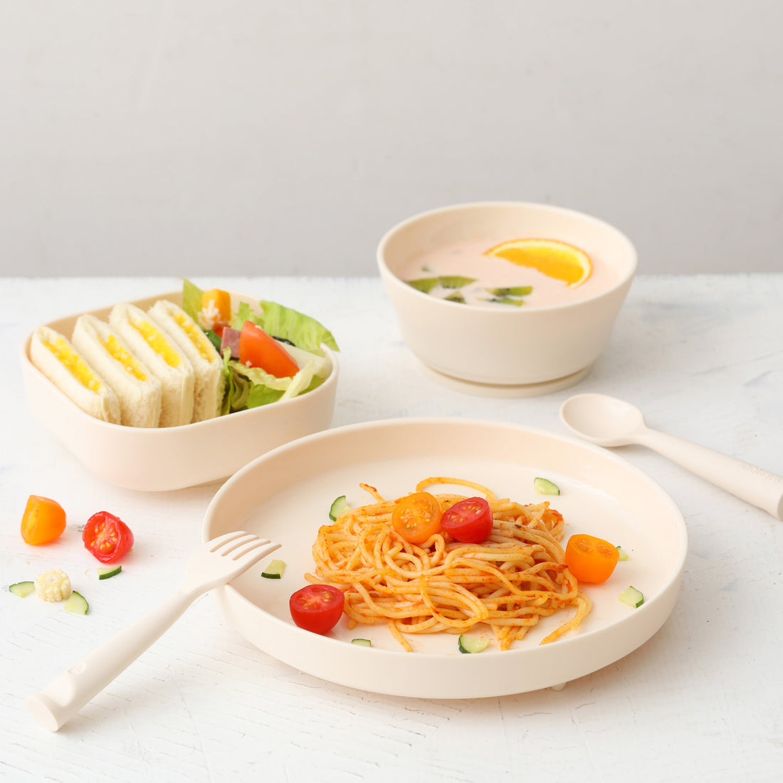miniware-first-bite-set-pla-cereal-suction-bowl-vanilla-+-silicone-spoon-and-cover-in-cotton-grey- (17)