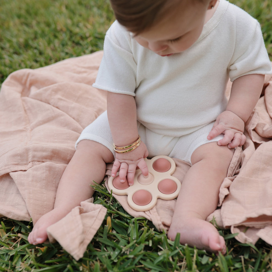 mushie-flower-press-toy-rose-blush-shifting-sand-mush-2830477- (5)