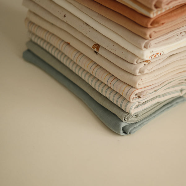 mushie-muslin-swaddle-blanket-organic-cotton-falling-stars-mush-2200245- (5)