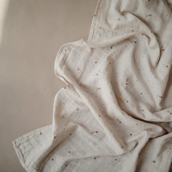 mushie-muslin-swaddle-blanket-organic-cotton-falling-stars-mush-2200245- (2)