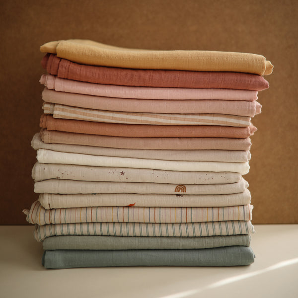 mushie-muslin-swaddle-blanket-organic-cotton-rainbows-mush-2200229- (5)
