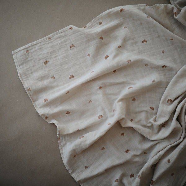 mushie-muslin-swaddle-blanket-organic-cotton-rainbows-mush-2200229- (2)