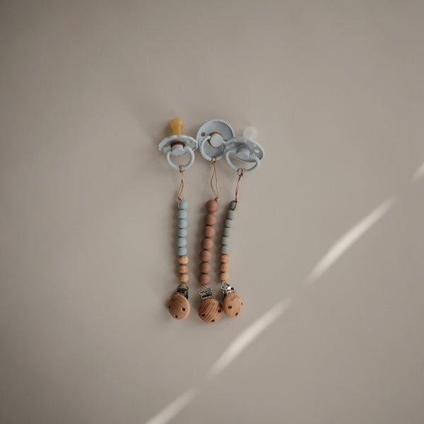 mushie-pacifier-clip-cleo-cadet-blue-mush-2100030- (2)