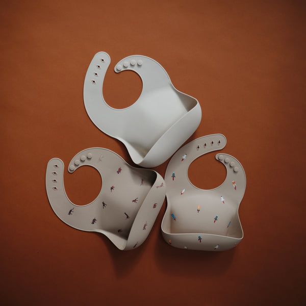 mushie-silicone-baby-bib-brown-safari-mush-2500029- (3)