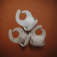 mushie-silicone-baby-bib-brown-safari-mush-2500029- (3)