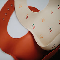 mushie-silicone-baby-bib-cherries-mush-2500033- (3)