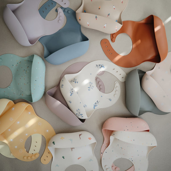 mushie-silicone-baby-bib-planets-mush-2500145- (4)