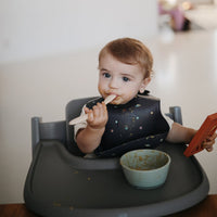 mushie-silicone-baby-bib-planets-mush-2500145- (2)