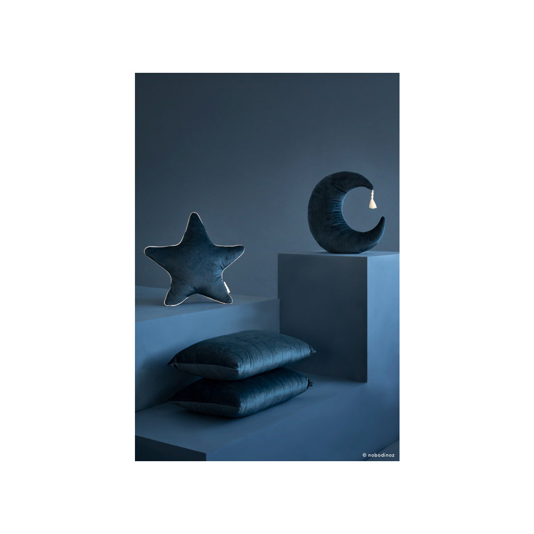 nobodinoz-akamba-velvet-cushion-night-blue-nobo-0112701- (3)