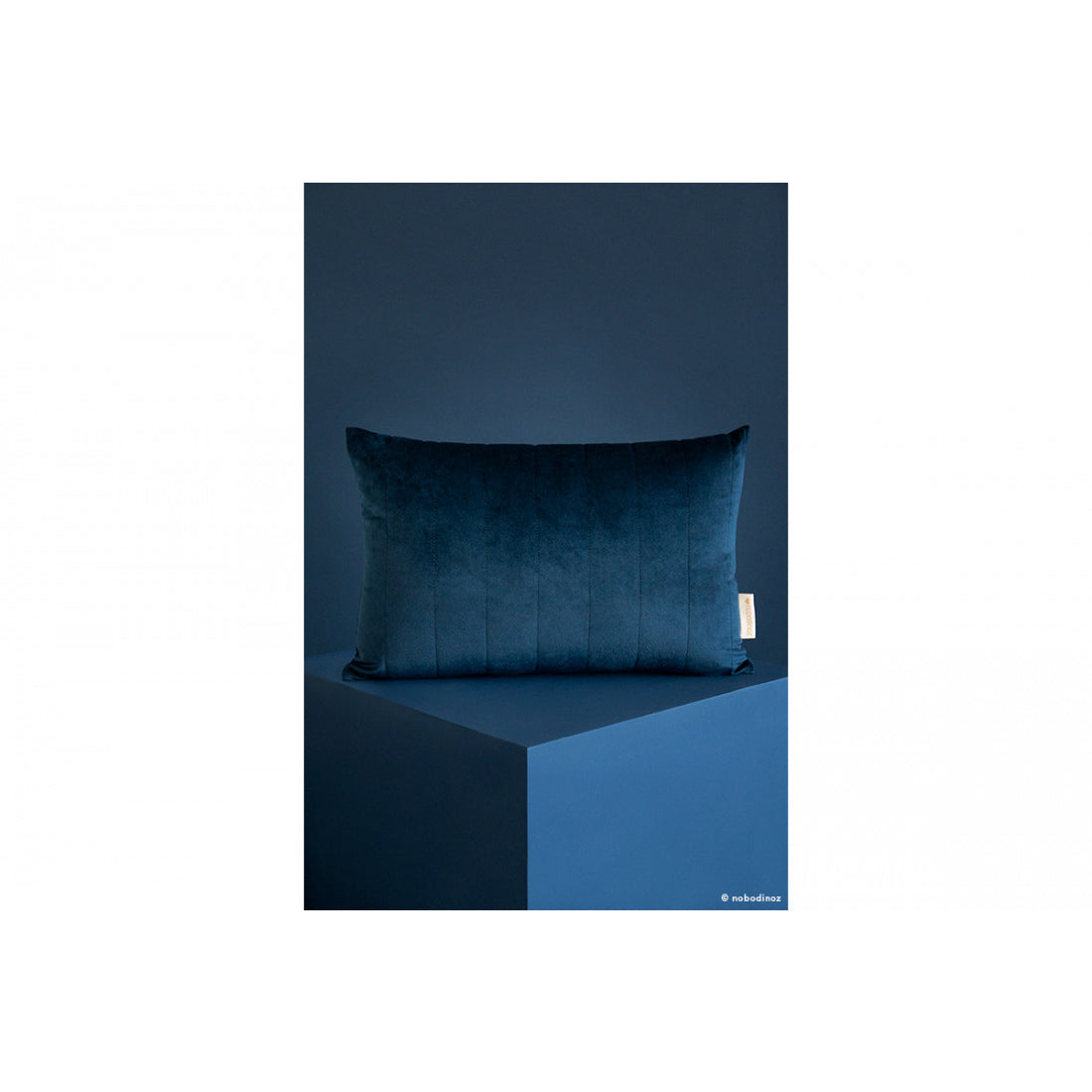 nobodinoz-akamba-velvet-cushion-night-blue-nobo-0112701- (2)