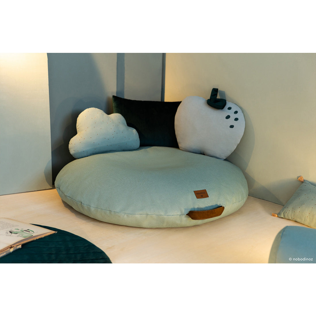 nobodinoz-apple-cushion-antique-green-nobo-4918291- (3)