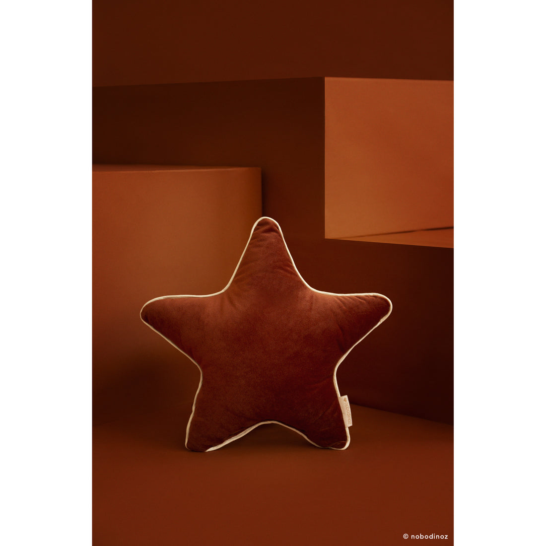nobodinoz-aristote-star-velvet-cushion-wild-brown- (3)
