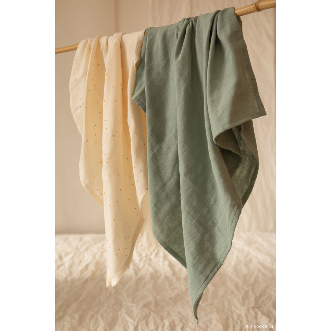 nobodinoz-baby-love-swaddle-eden-green- (3)