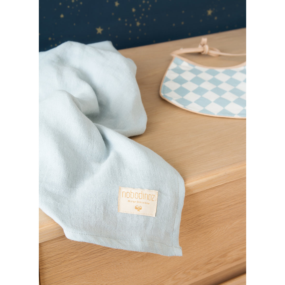 nobodinoz-bib-oil-cloth-black-honey-sparks- (3)