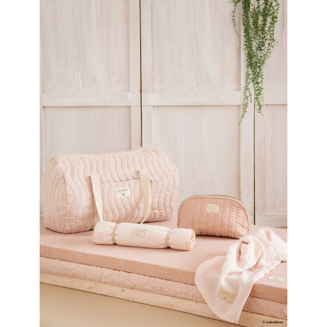 nobodinoz-butterfly-swaddle-dream-pink- (3)
