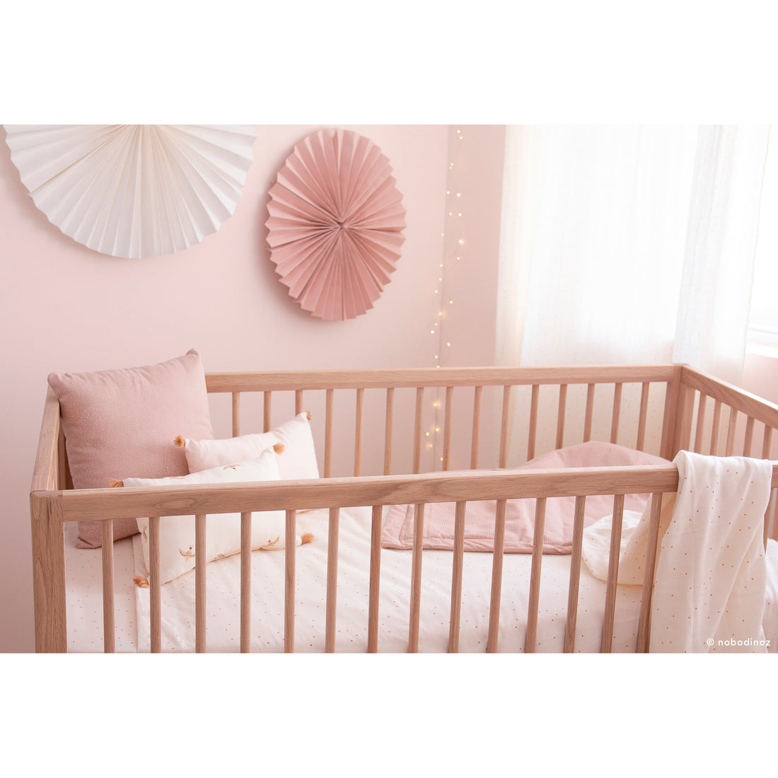 nobodinoz-butterfly-swaddle-honey-sweet-dots-natural- (4)