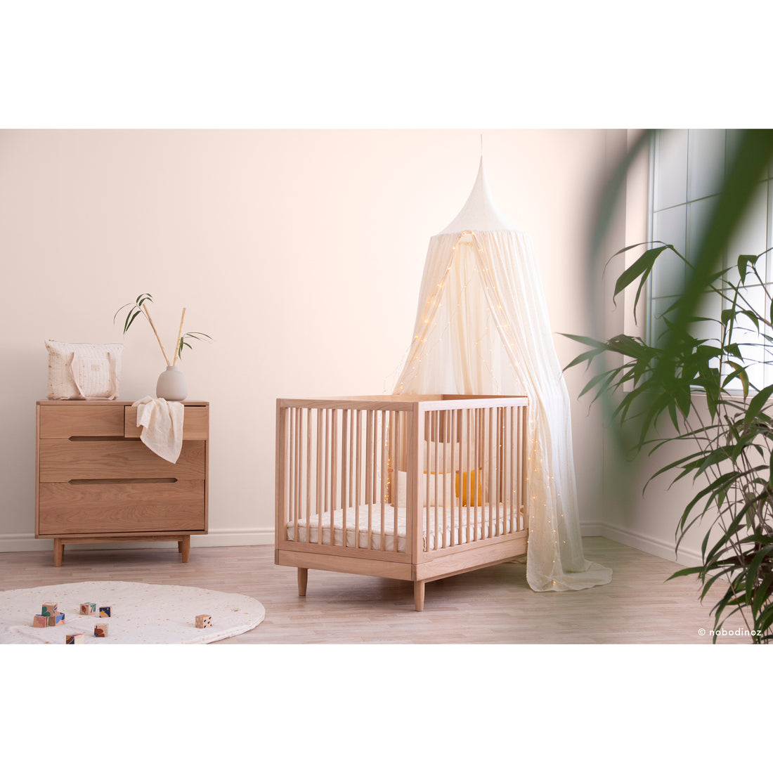 nobodinoz-butterfly-swaddle-honey-sweet-dots-natural- (9)