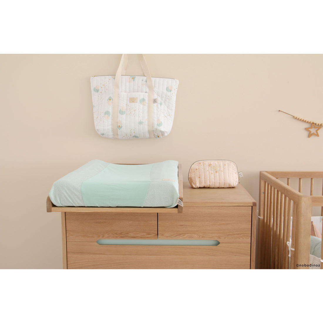 nobodinoz-changing-pad-nomad-white-bubble-aqua (5)