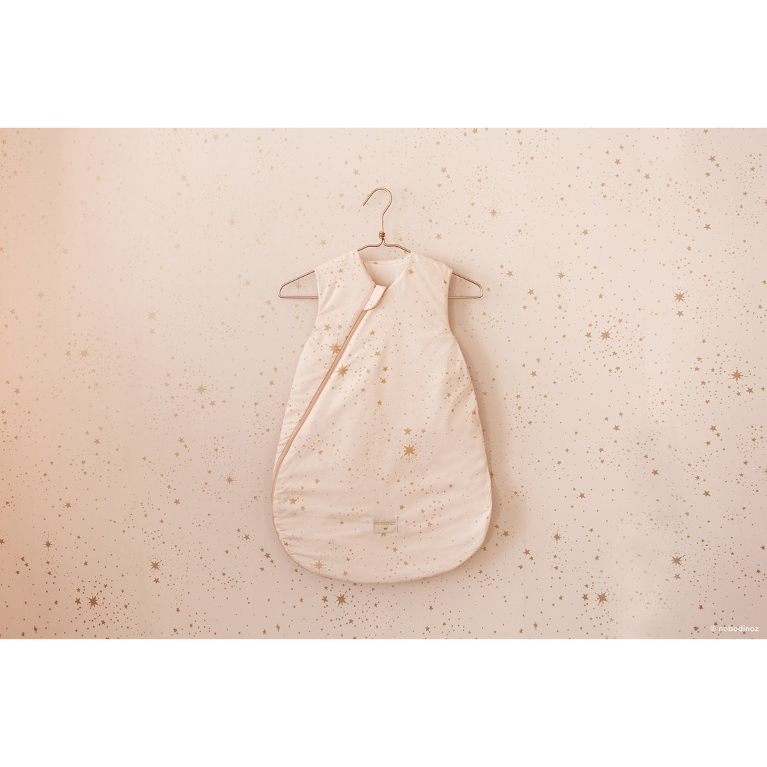 nobodinoz-cocoon-mid-season-sleeping-bag-gold-stella-dream-pink- (6)