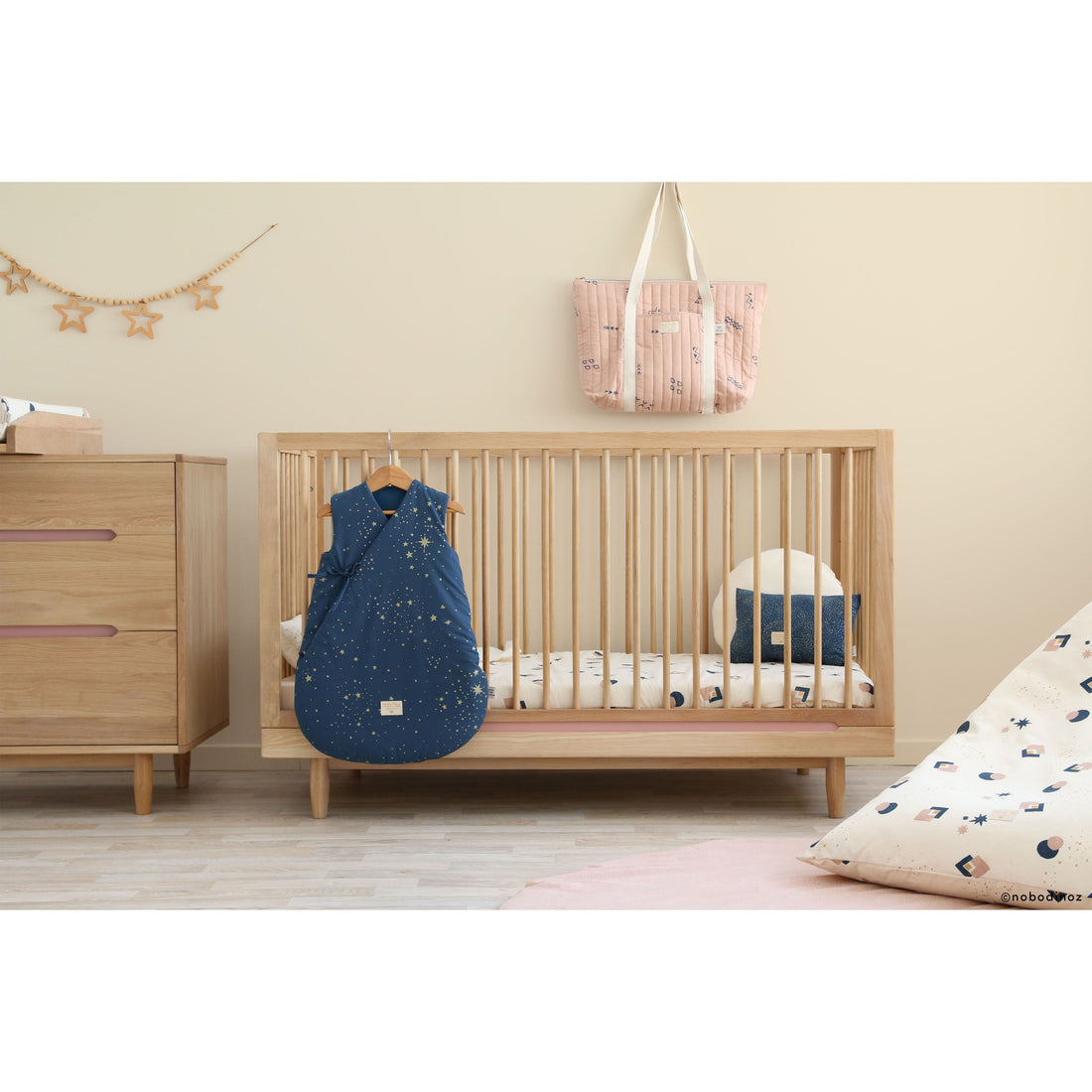 nobodinoz-cushion-laurel-small-gold-stella-night-blue- (5)