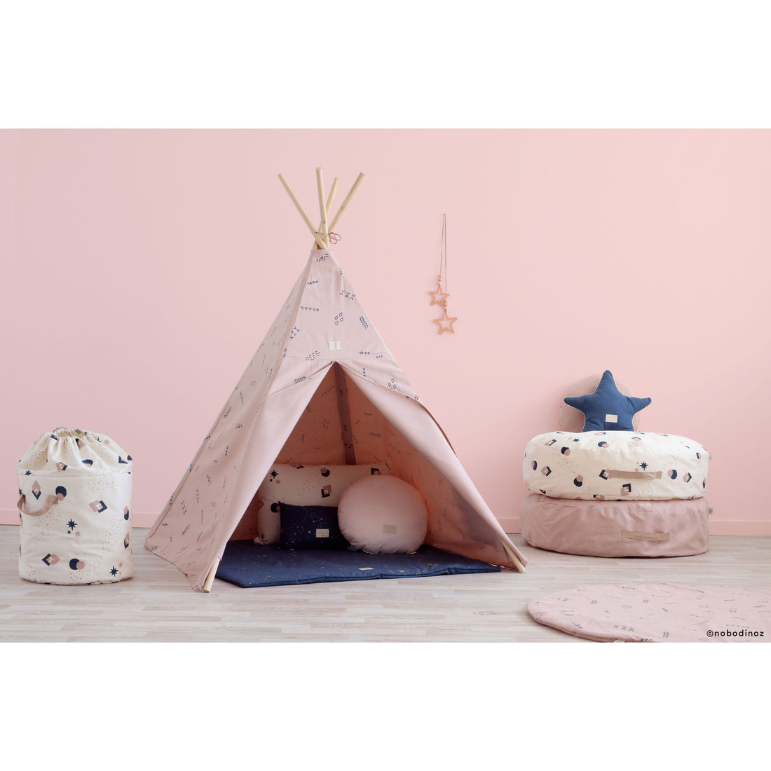nobodinoz-cushion-laurel-small-gold-stella-night-blue- (7)