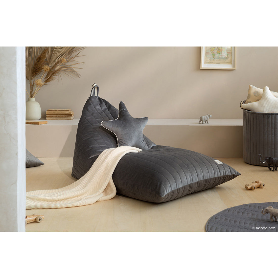 nobodinoz-essaouira-velvet-beanbag-slate-grey-nobo-4920638- (4)