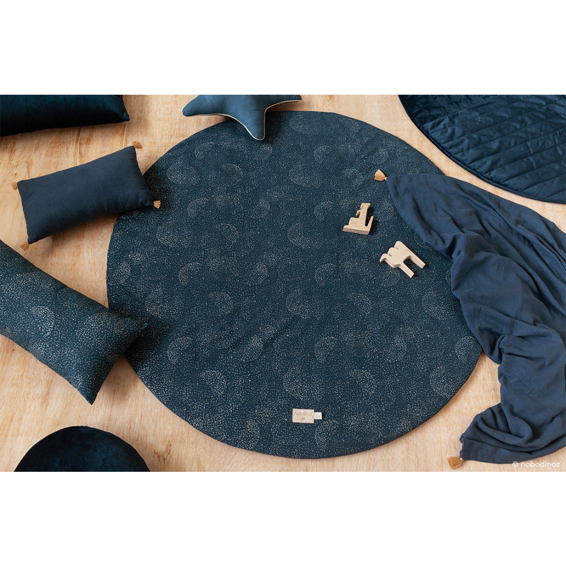 nobodinoz-full-moon-round-playmat-gold-bubble-night-blue- (3)