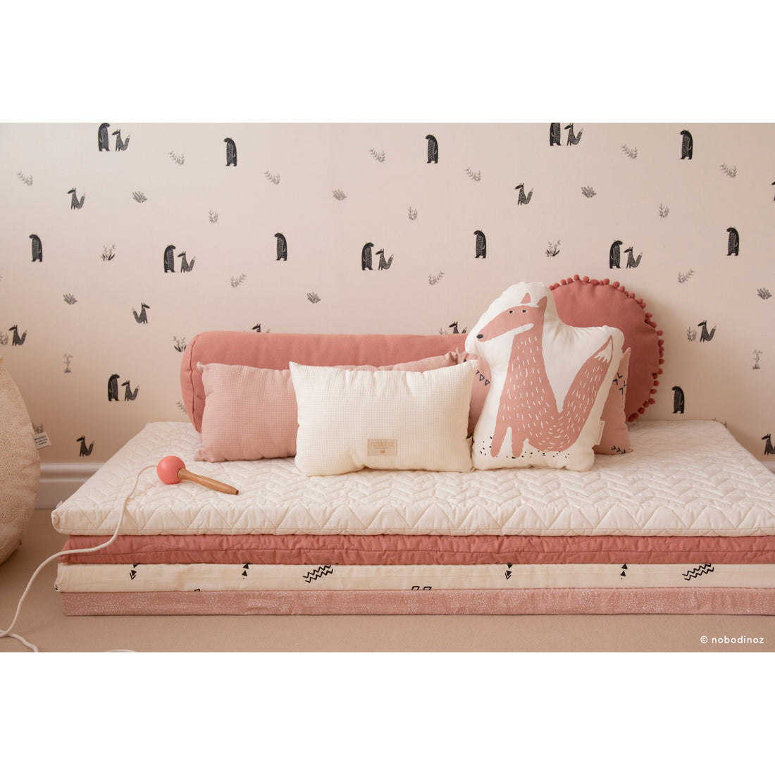 nobodinoz-hardy-long-cushion-honey-comb-natural- (4)