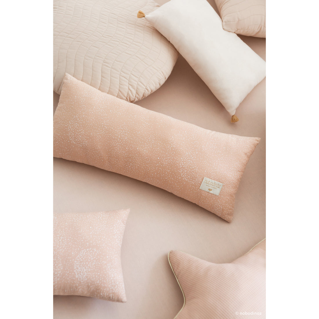 nobodinoz-hardy-long-cushion-white-bubble-misty-pink- (2)
