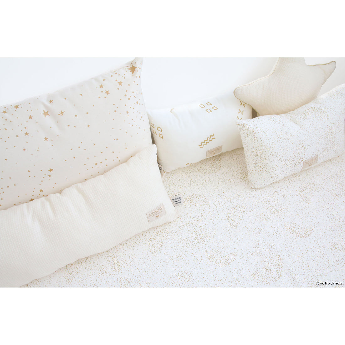 nobodinoz-laurel-cushion-gold-bubble-white- (7)