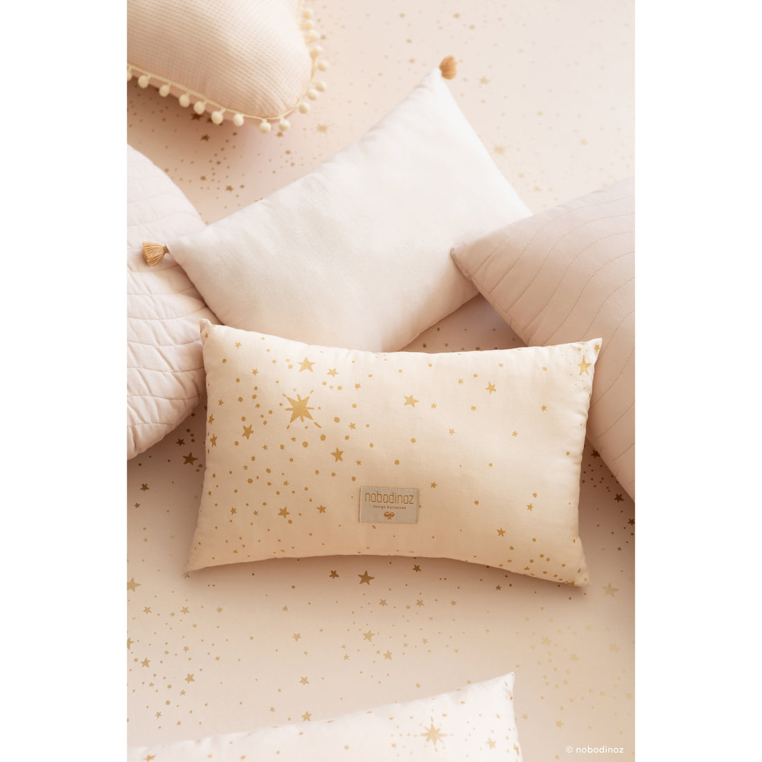 nobodinoz-laurel-small-cushion-gold-stella-dream-pink- (2)