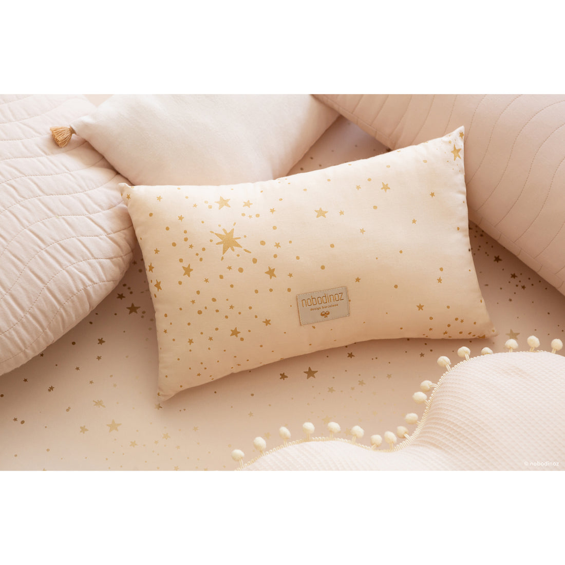 nobodinoz-laurel-small-cushion-gold-stella-dream-pink- (3)