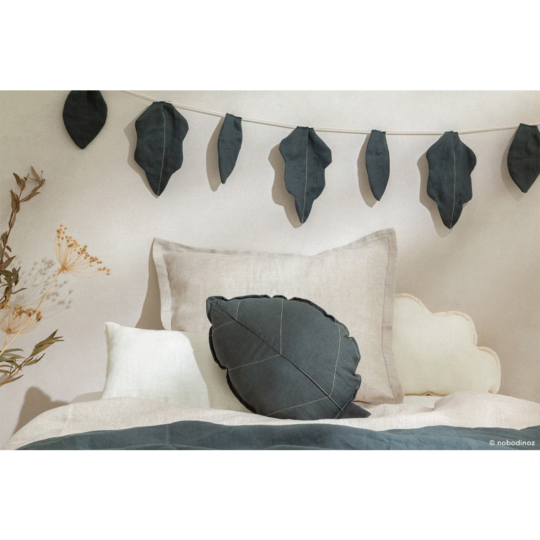 nobodinoz-lin-français-leaf-cushion-green-blue-nobo-4923035- (4)