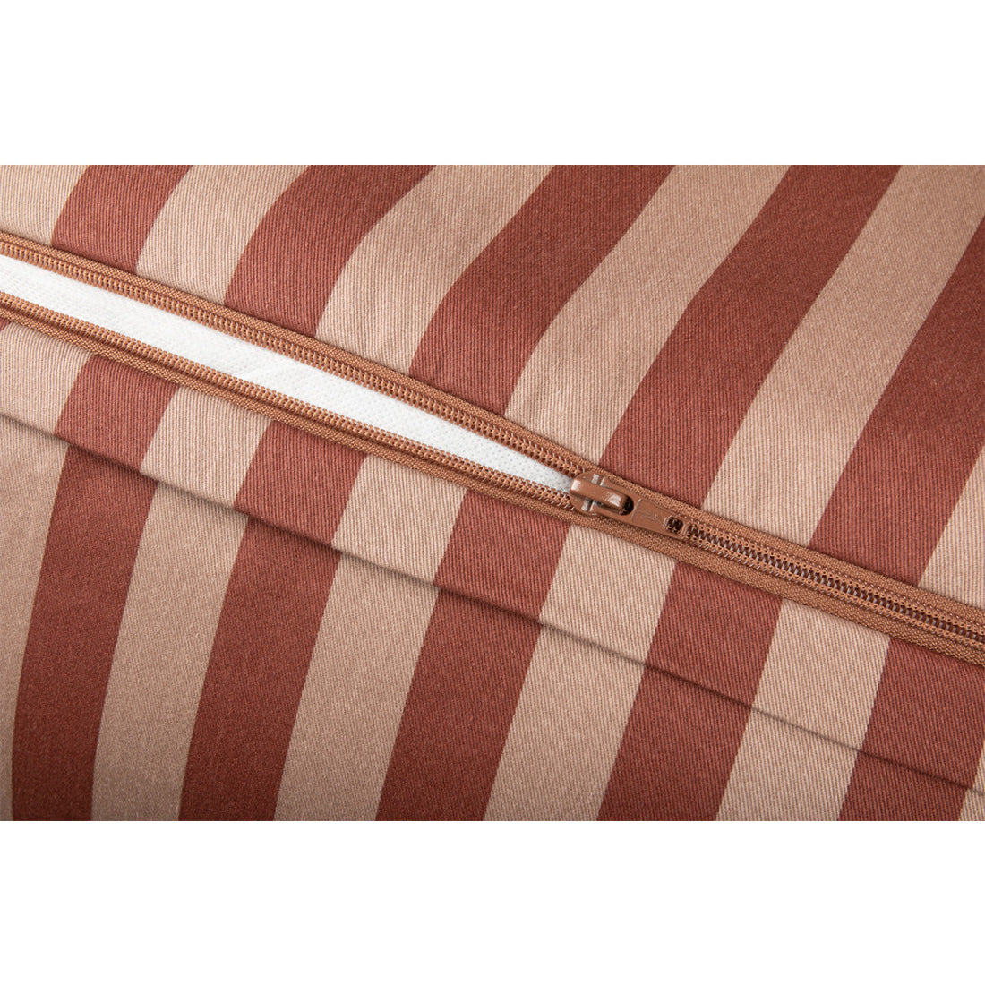 nobodinoz-majestic-beanbag-50x50x25-marsala-taupe-stripes-nobo-4924759- (5)