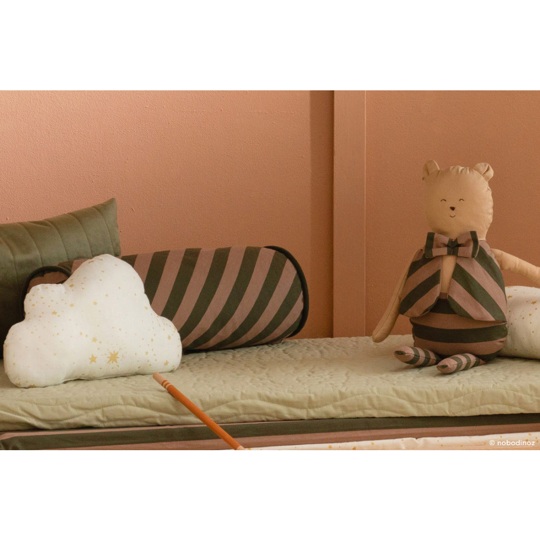 nobodinoz-majestic-cylindric-cushion-50x18-green-taupe-stripes-nobo-4924827- (4)