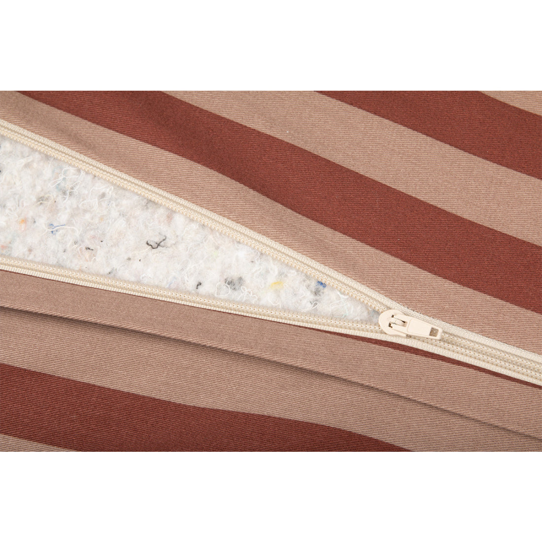 nobodinoz-majestic-eco-floor-mat-120x60x4-marsala-taupe-stripes-nobo-4924711- (4)