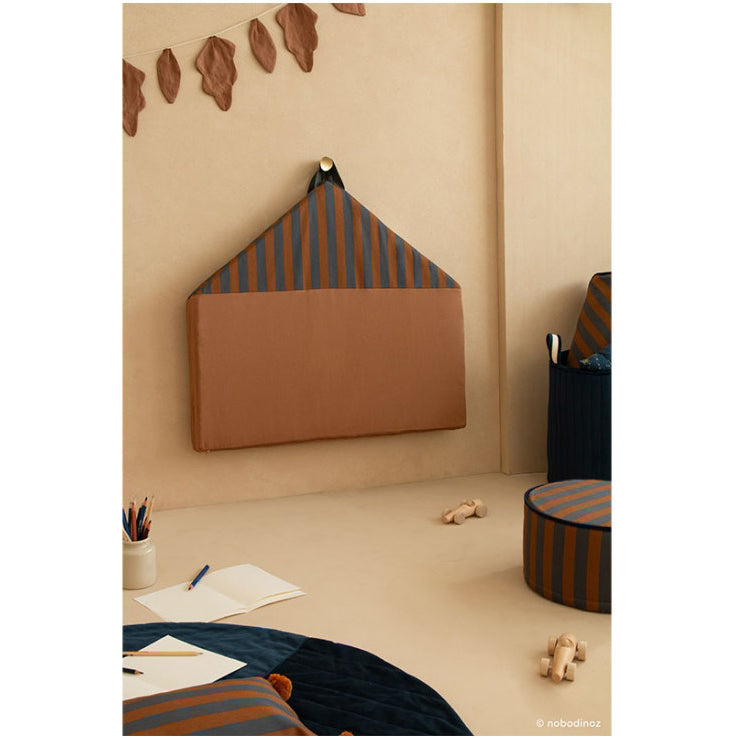 nobodinoz-majestic-house-foldable-eco-floor-mat-140x78x4-blue-brown-stripes-nobo-4925336- (12)
