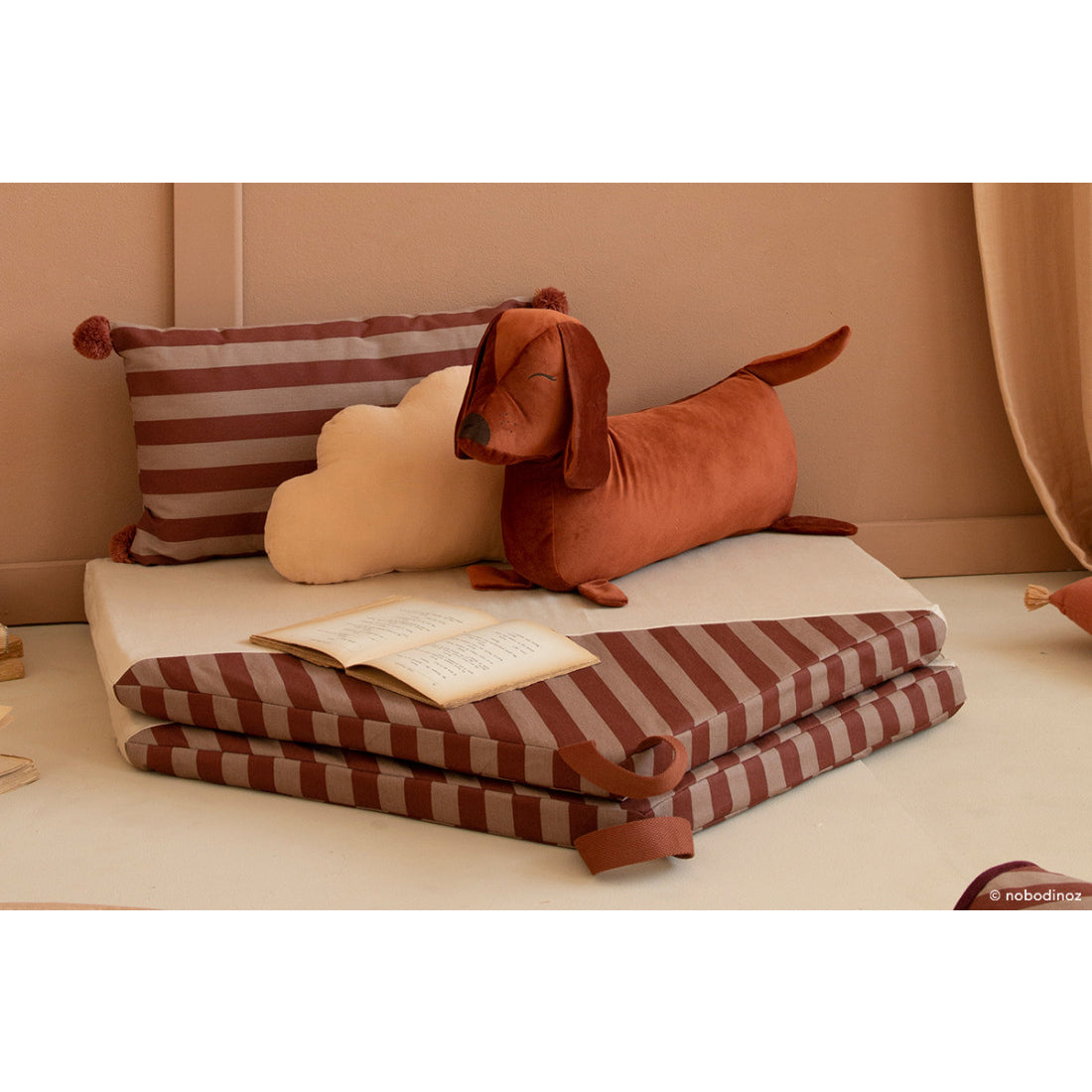 nobodinoz-majestic-rectangular-cushion-46x27-marsala-taupe-stripes-nobo-4924797- (4)