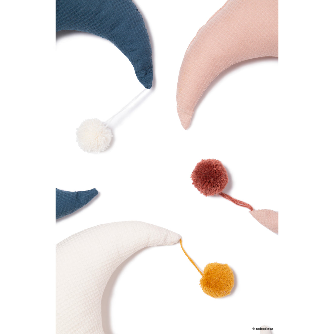 nobodinoz-moon-cushion-misty-pink- (3)