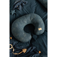 nobodinoz-nursing-pillow-sunrise-gold-bubble-night-blue- (3)
