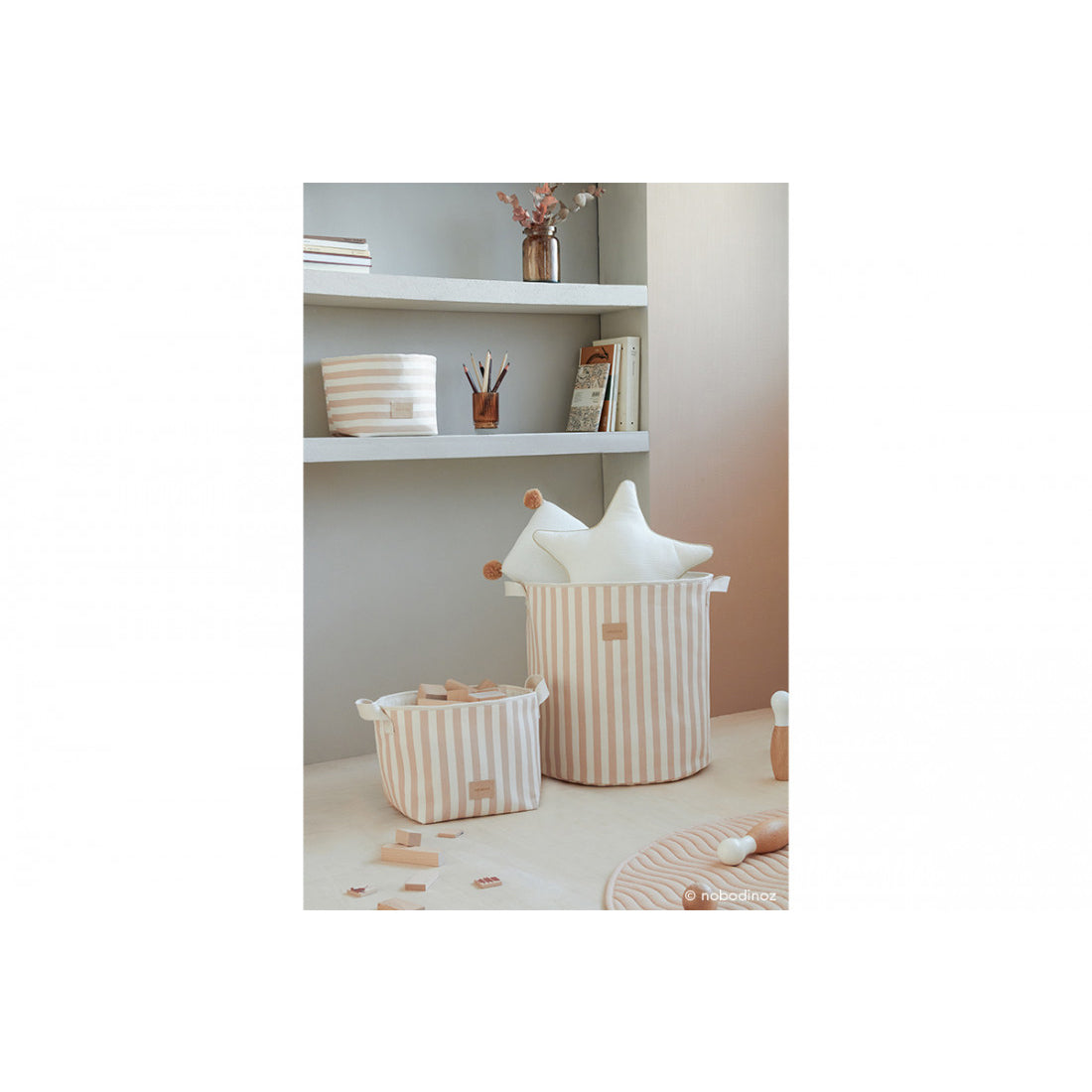 nobodinoz-odéon-toy-bag-taupe-stripes-natural-nobo-4922274- (4)