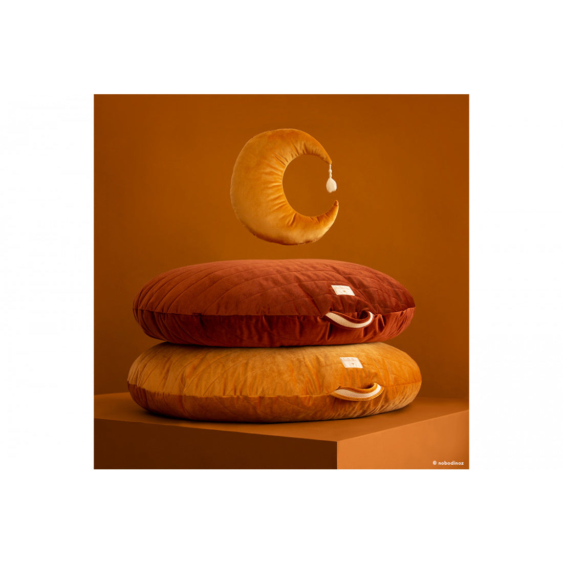 nobodinoz-pierrot-moon-velvet-cushion-farniente-yellow-nobo-0112619- (5)